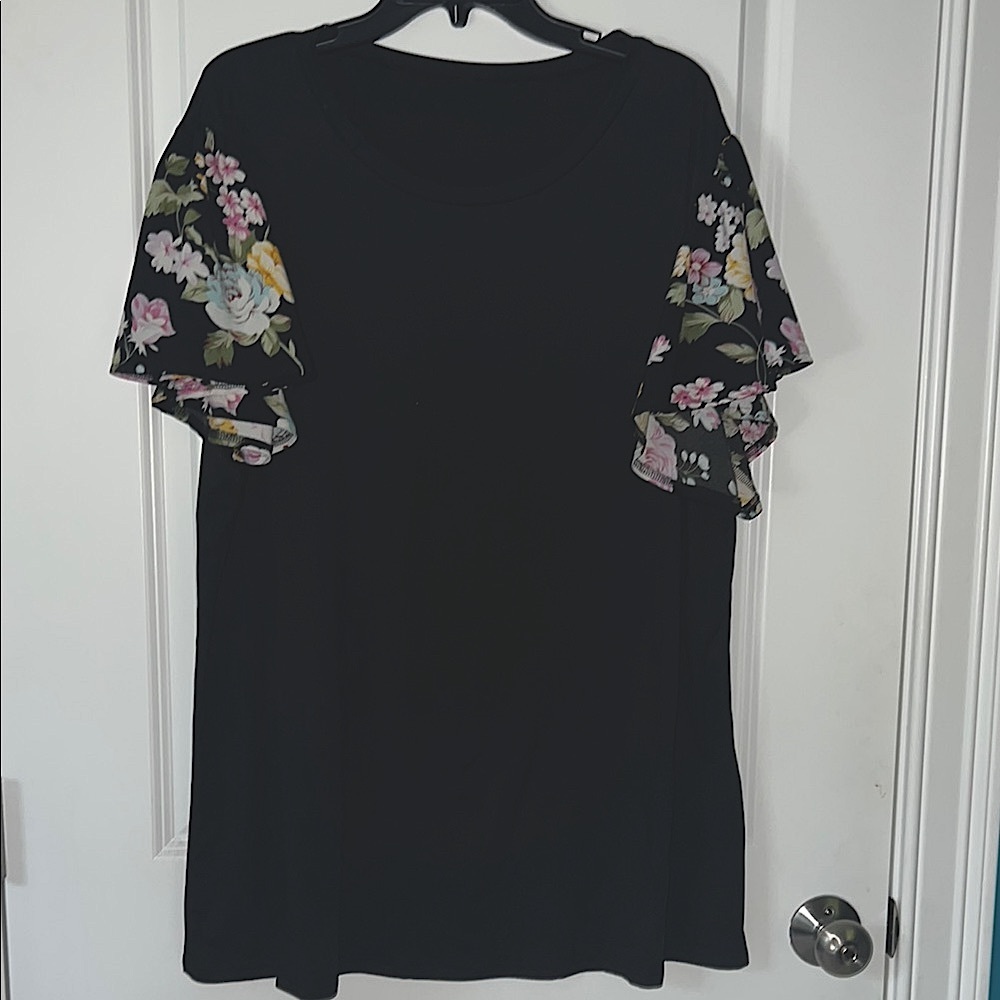 SHEIN Black and Pink Flutter Sleeve Tee